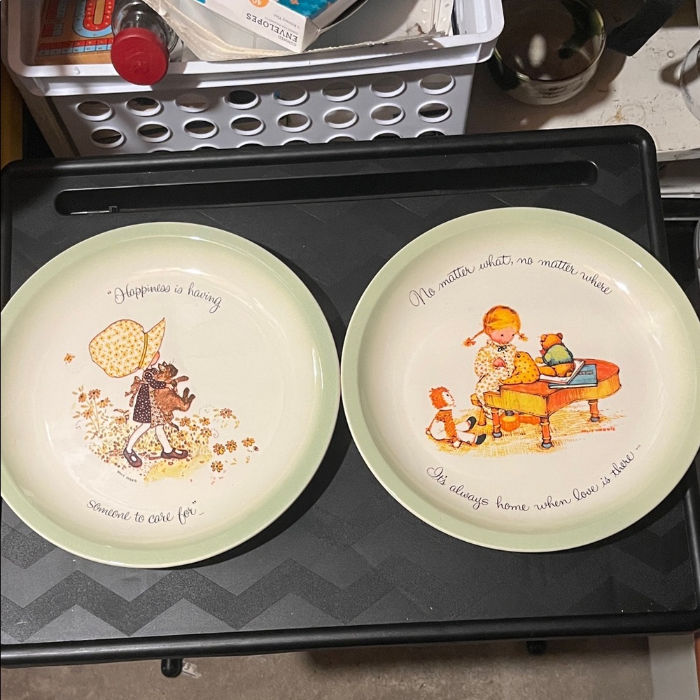 Holly Hobbie Collector's Edition Plate - Cream with Gold Logo